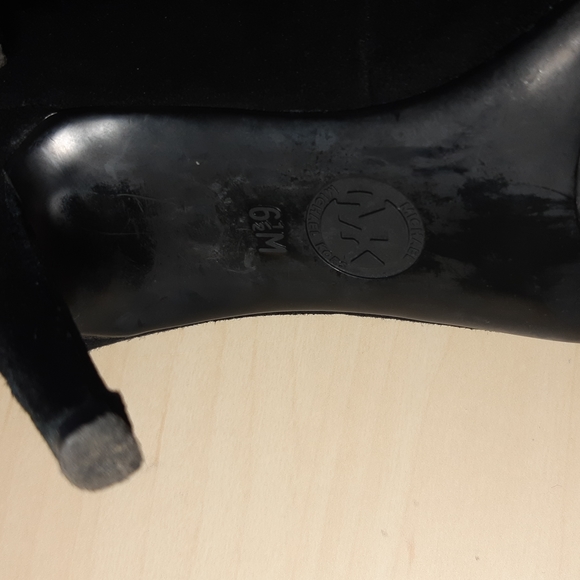 Michael Kors black suede heels size 6 1/2 - EUC - Picture 4 of 13